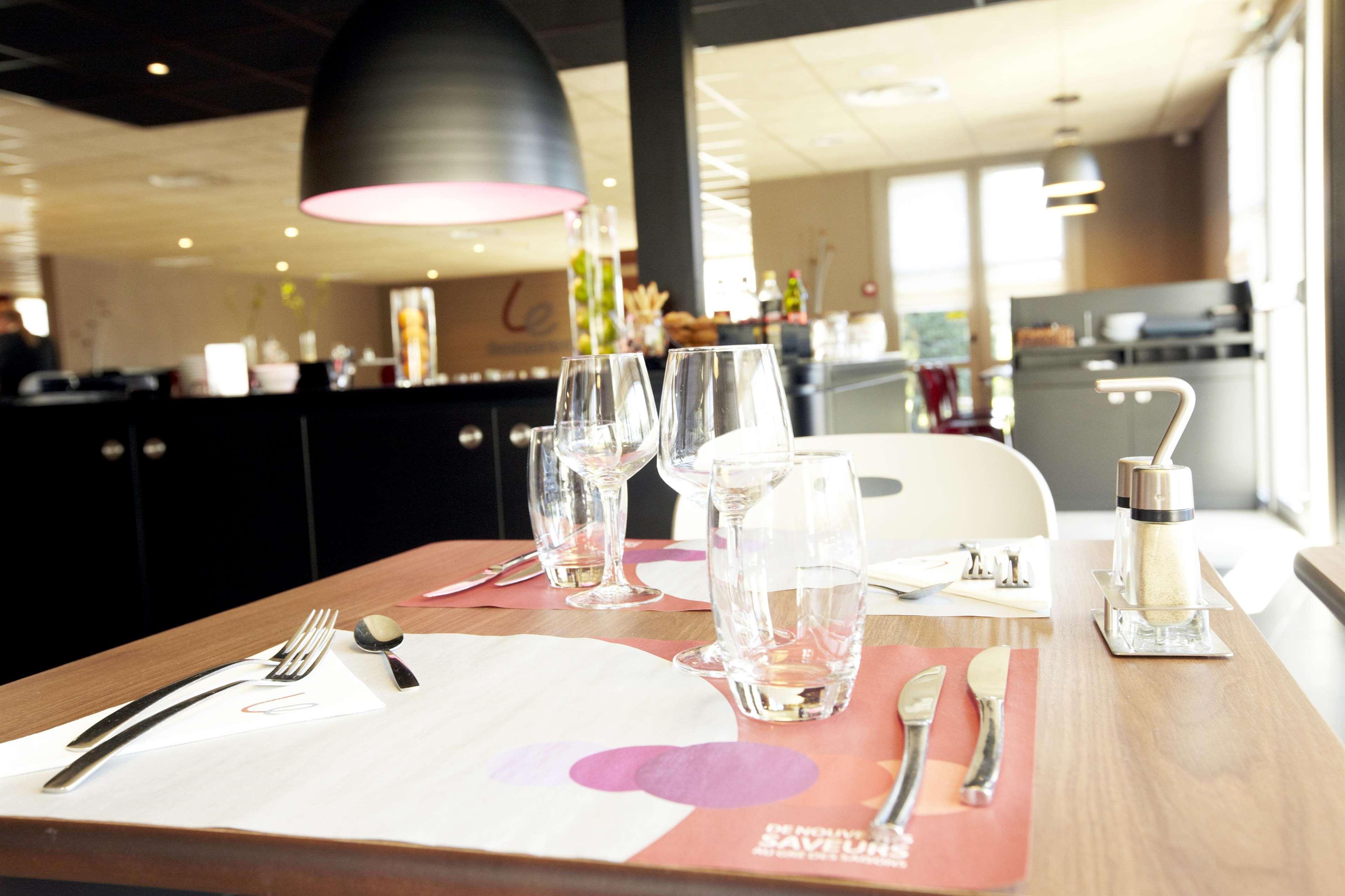 Campanile Montpellier Est Le Millenaire Hotel Restaurant photo
